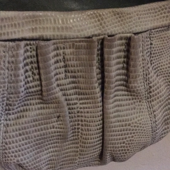 Grey croc crossbody b makowsky - Picture 3 of 6